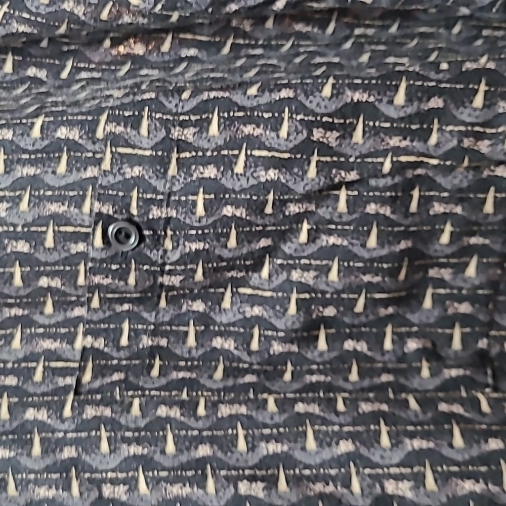 Men's Short Sleeve Button Down Shirt - Picture 3 of 5